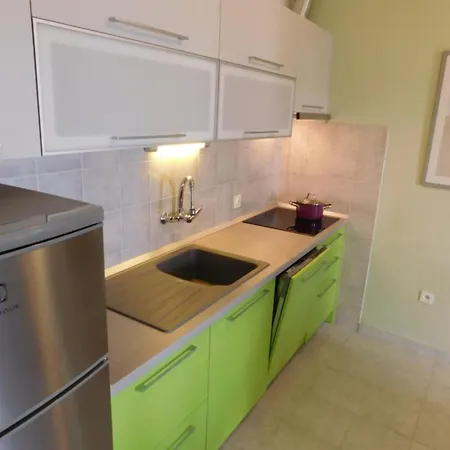 Ro I - Two Bedroom With Balcony 公寓