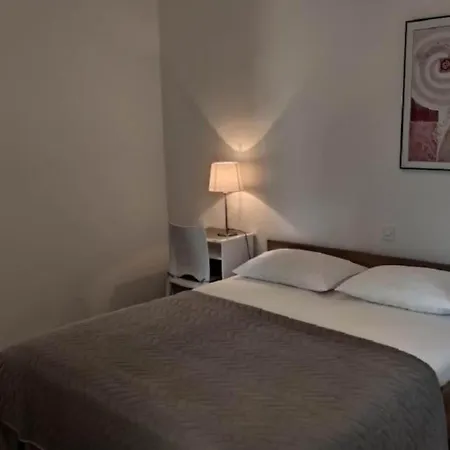 Ro I - Two Bedroom With Balcony * 伯德古拉