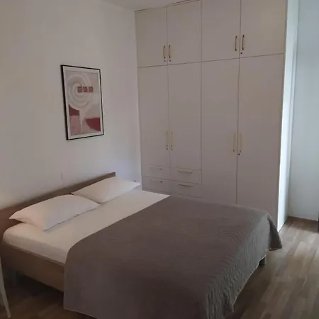 Ro I - Two Bedroom With Balcony 伯德古拉