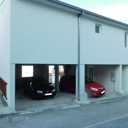 Ro I - Two Bedroom With Balcony * 伯德古拉