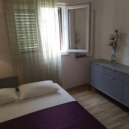 Ro I - Two Bedroom With Balcony